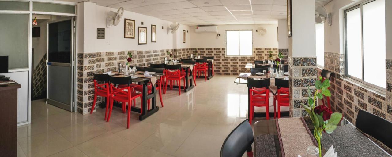 Hotel Heritage Koch Bihar Luaran gambar
